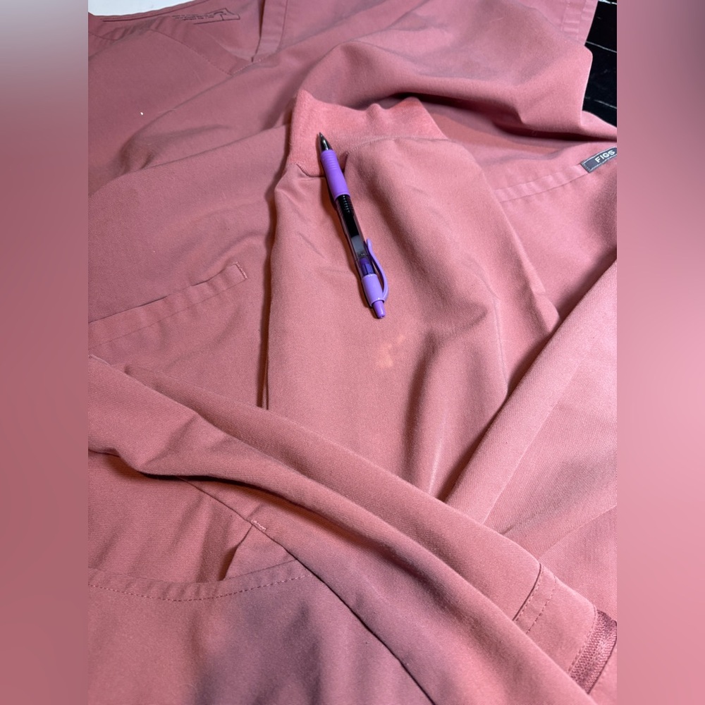 Figs Mauve Pink Scrub Top and Pants Set- large - Picture 13 of 16
